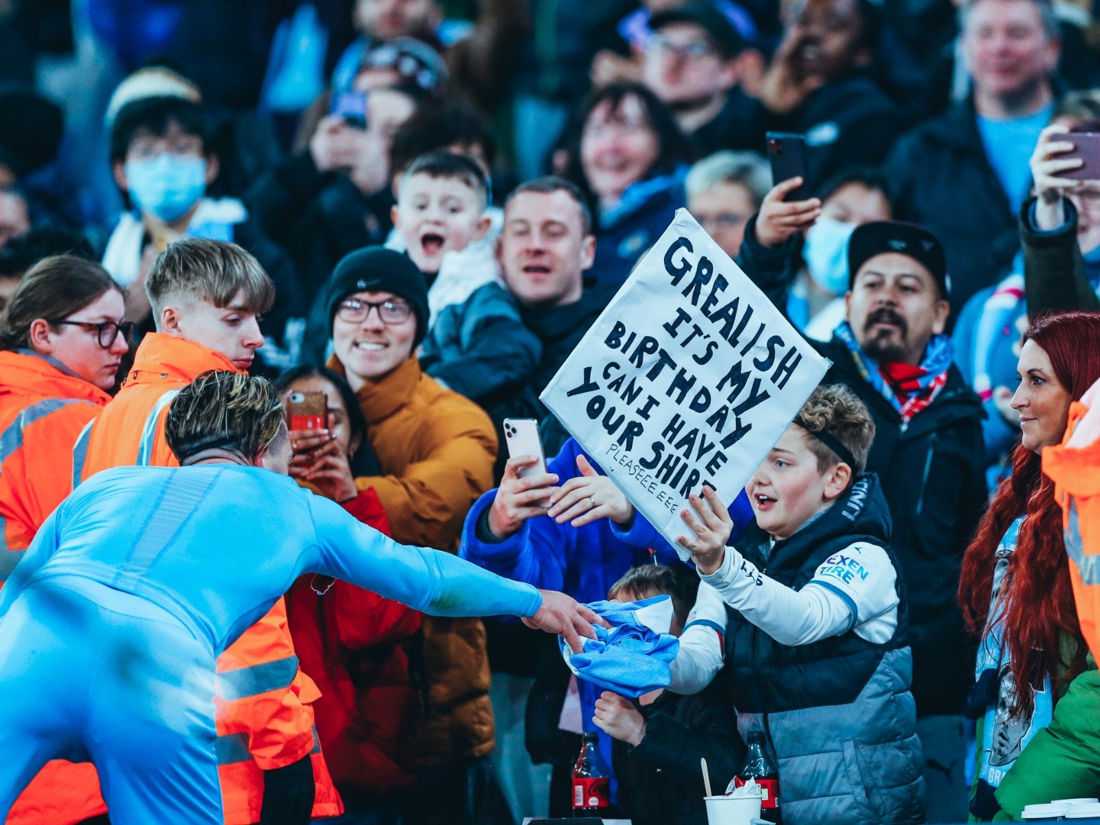 並通過協商 並通過協商